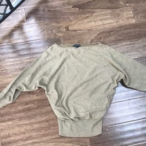 Golden quarter sleeve sweater